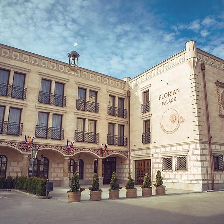 Hotel Florian Palace インドルジフーフ・フラデツ エクステリア 写真