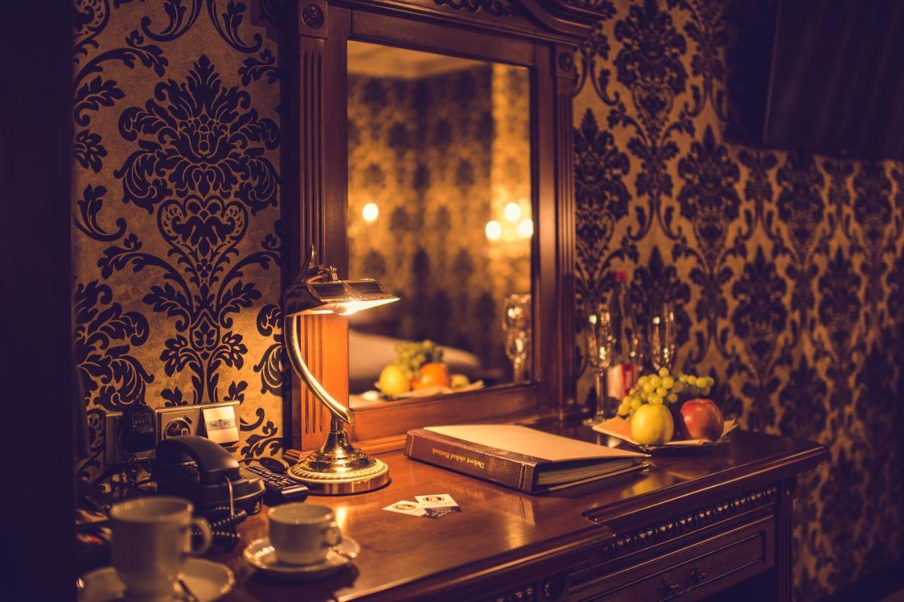 Hotel Florian Palace インドルジフーフ・フラデツ エクステリア 写真
