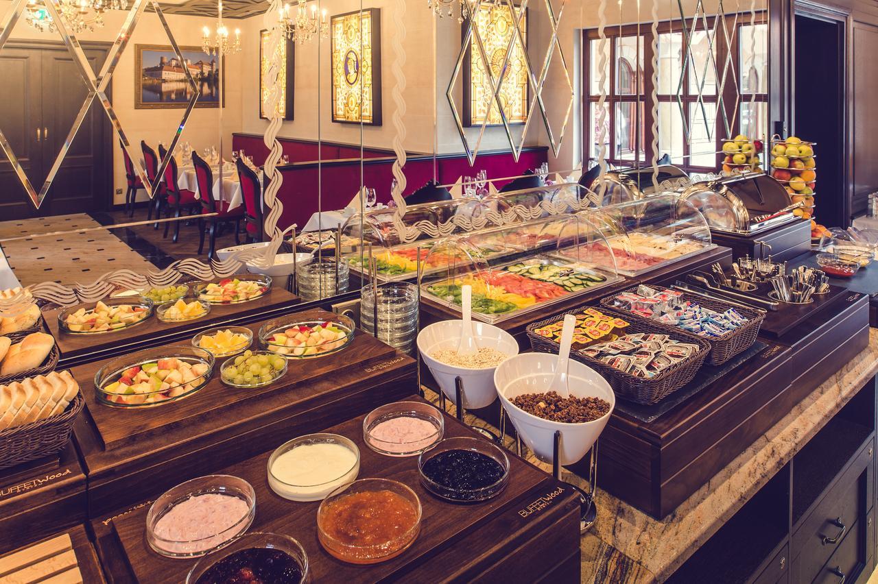 Hotel Florian Palace インドルジフーフ・フラデツ エクステリア 写真